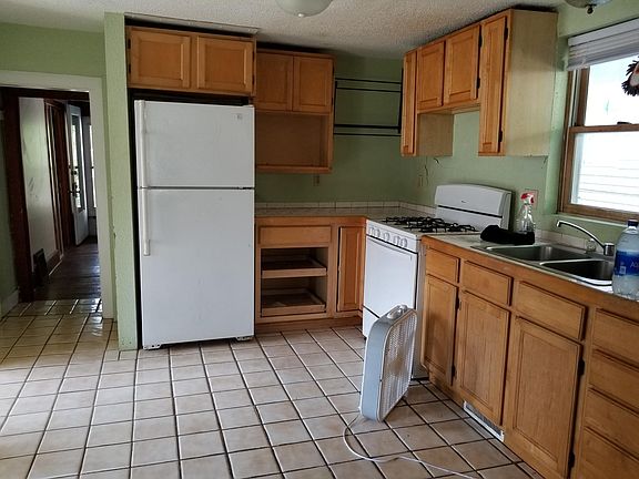 4th image of 818 E Jefferson St