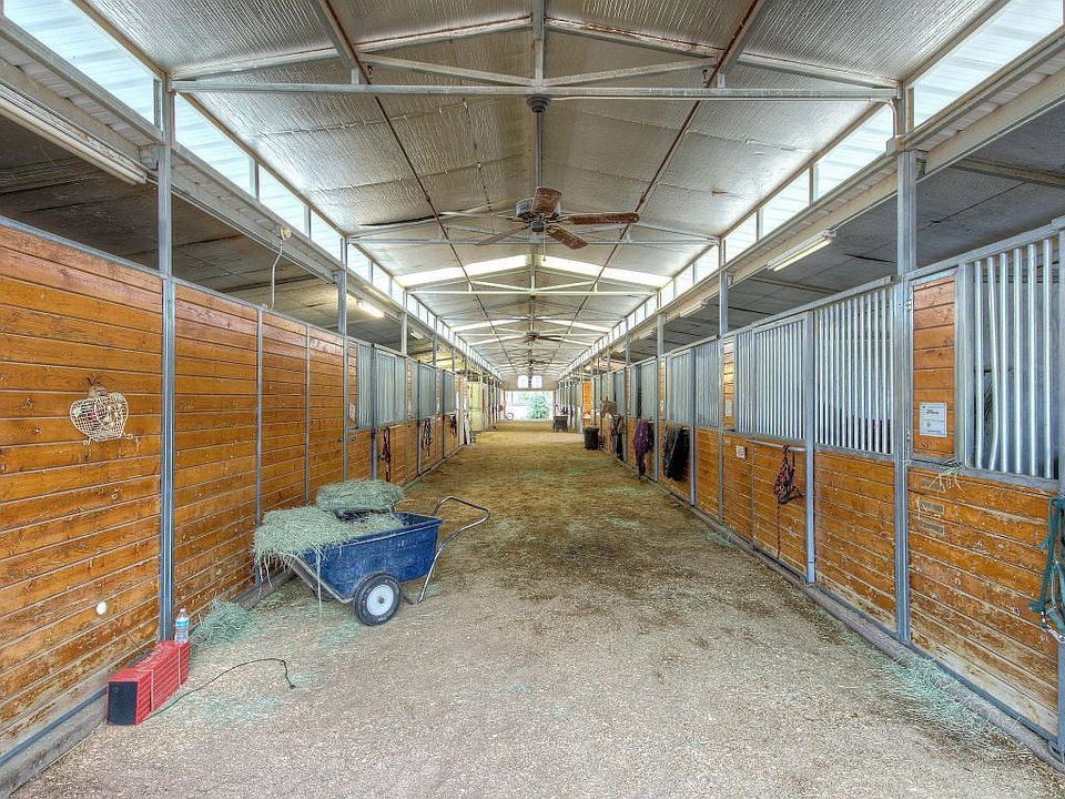 19 Stall Show Barn