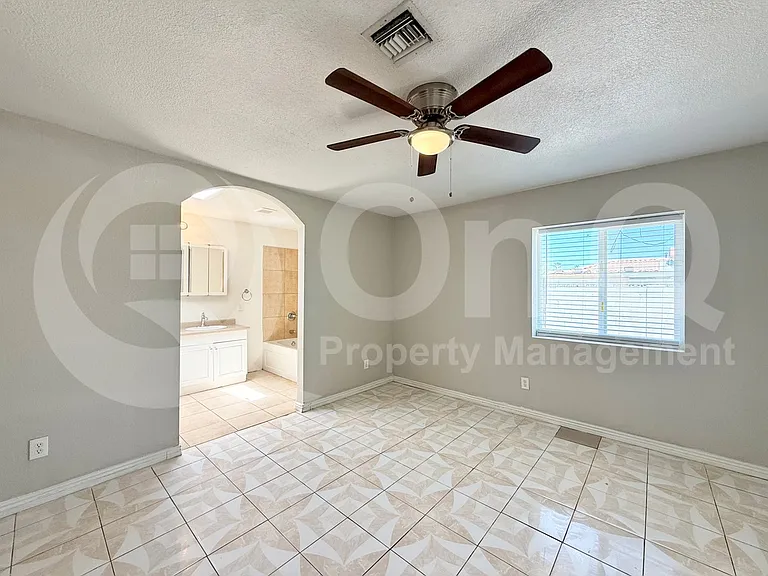 4009 N 48th Ave — Photo 9