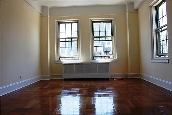 Rented by Siderow Residential Group | media 21