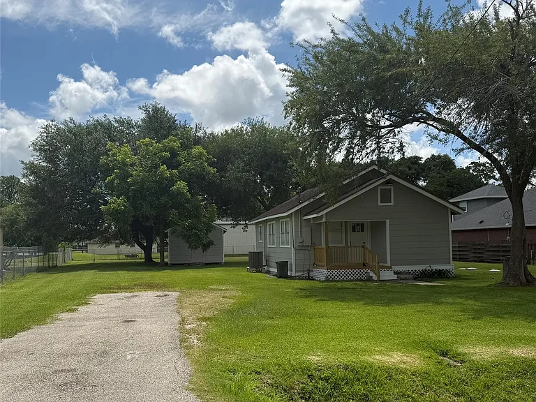 8926 Courtney Dr — Photo 4