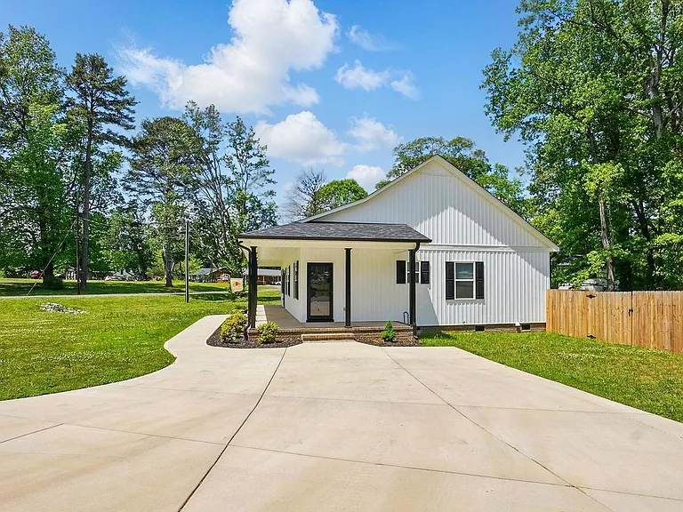 301 Tomberlin Rd — Photo 3