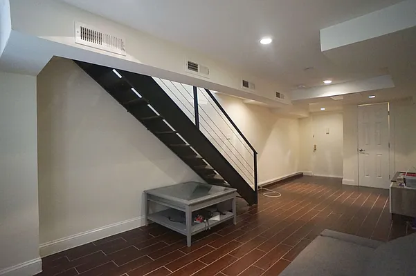 Rented by Compass | media 40