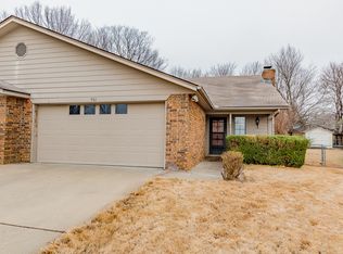 901 W Linden St, Rogers, AR 72756