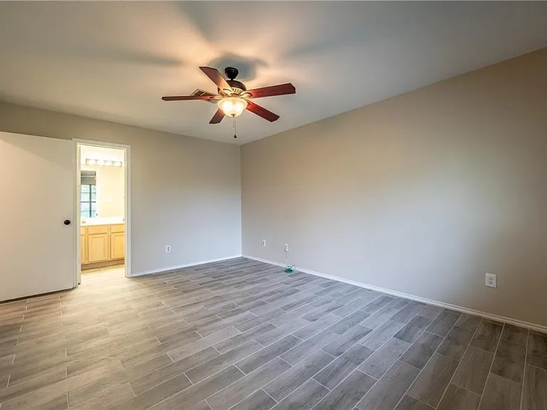 1607 Greening Way — Photo 15