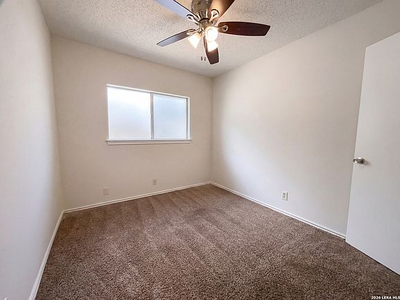 4th image of 3741 Candlebluff