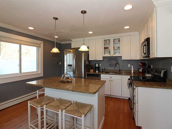 2nd image of 71 Wexford Dr