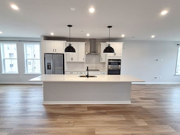 2nd image of 648 Brookwood Glen Ter