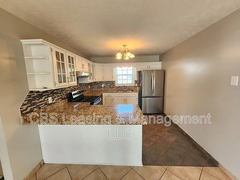 3 bed, 2.0 bath, 1793 sqft, $2,000 — Photo 3