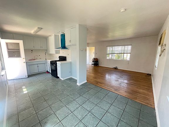3rd image of 16718 E Groverdale St