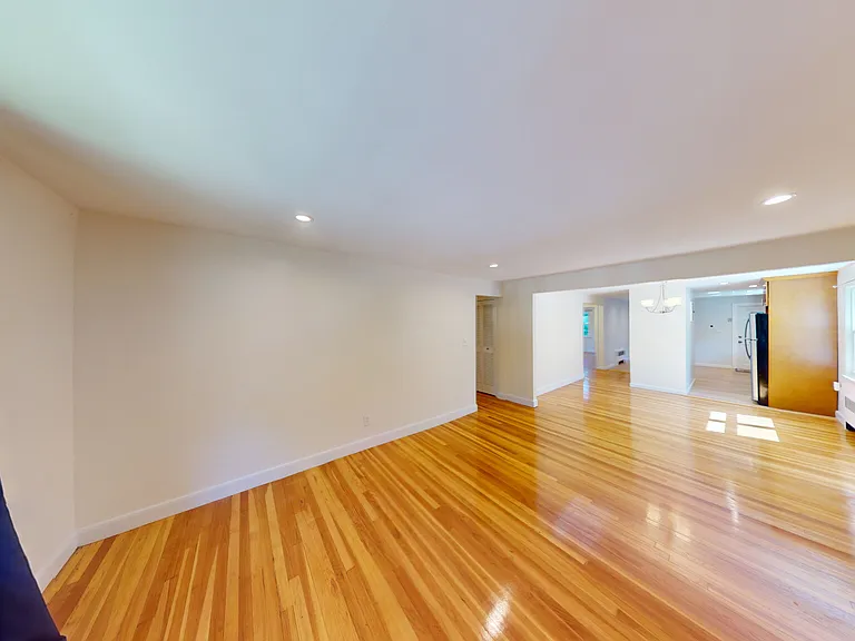 14 Louise Rd — Photo 5