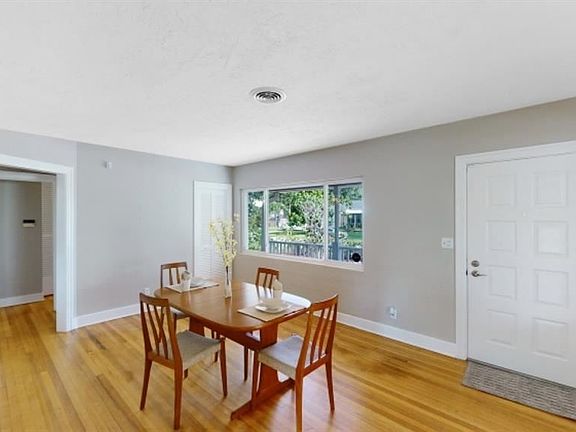 5th image of 2114R 21st Ave N
