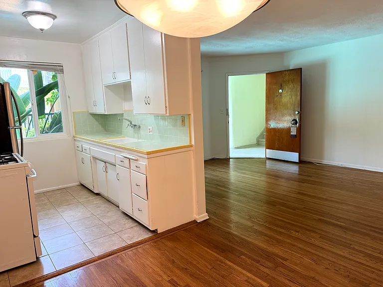 1138 S La Cienega Blvd #1 — Photo 12