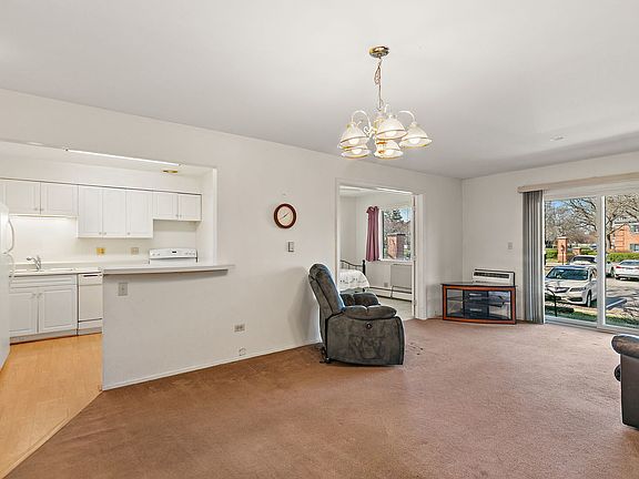 4th image of 2415 S Goebbert Rd Unit 105