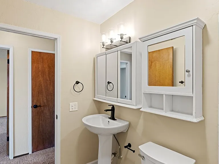 Park Plaza Apartments — Photo 42