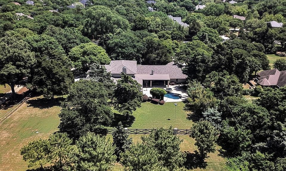 1st image of 1600 Shady Oaks Dr