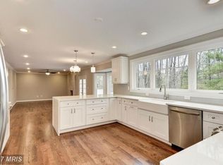 10602 Springvale Ct, Great Falls, VA 22066