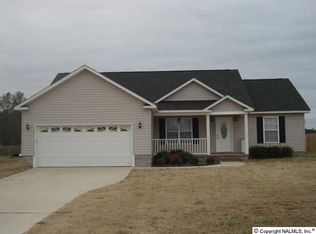 77 Meadowlark Dr, Hartselle, AL 35640