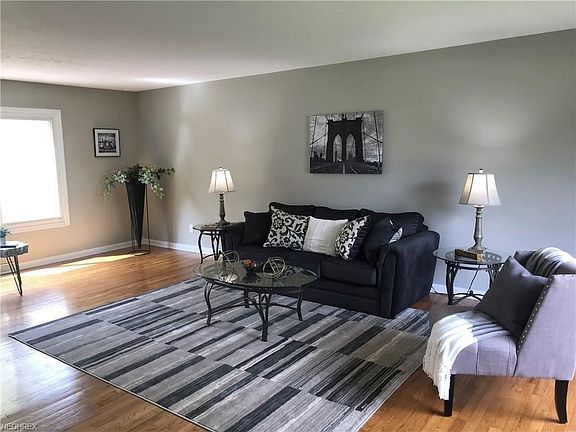 3rd image of 26935 Adele Ln