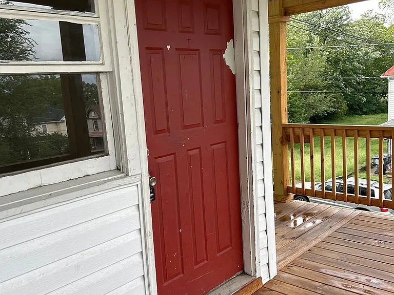 611 Stewart Ave SE — Photo 3