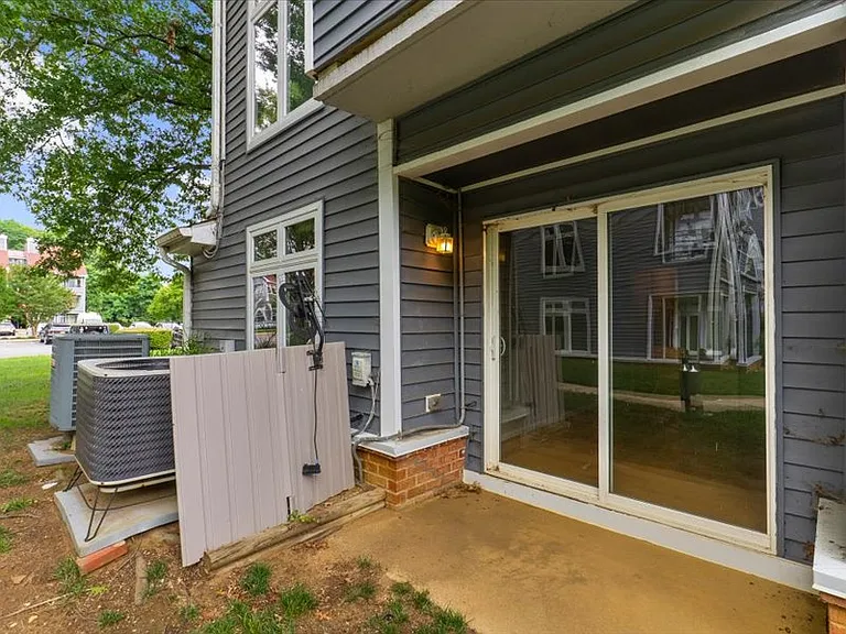 1134 Lake Heron Dr #1B — Photo 18