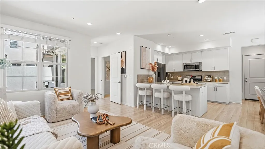 4 bed, 1526 sqft, $4,700 — Photo 1