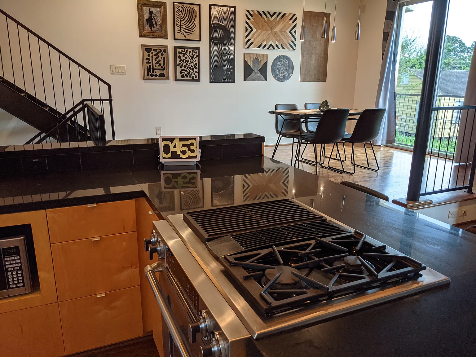 3 bed, 3.5 bath, 2082 sqft, $3,500 — Photo 3