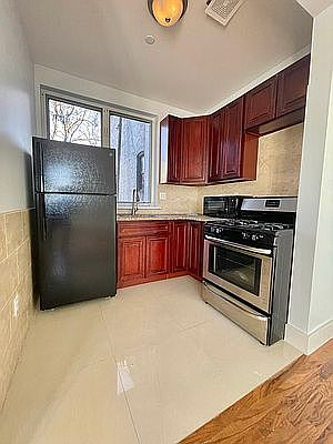 1st image of 671 Henry St #1R