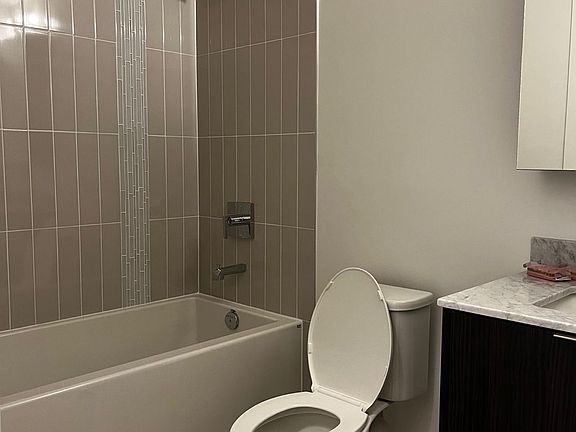 5th image of 100 Eagle Rock Way #809