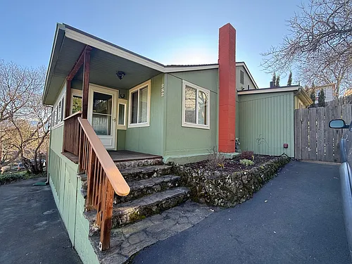 282 Sheridan St Photo 1