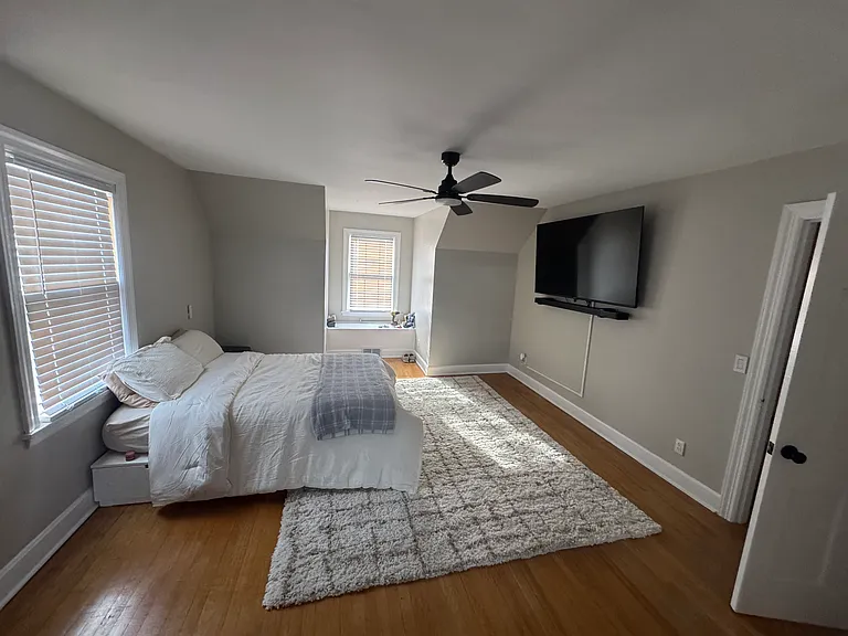 220 N Wilson Ave — Photo 8