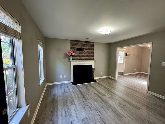 4th image of 304 Saint Thomas Dr