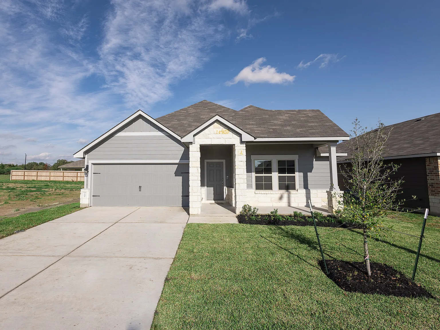 4 bed, 1576 sqft, $2,300 — Photo 1