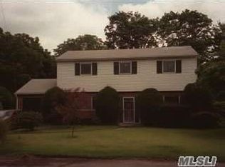 1 Bieselin Rd, Bellport, NY 11713