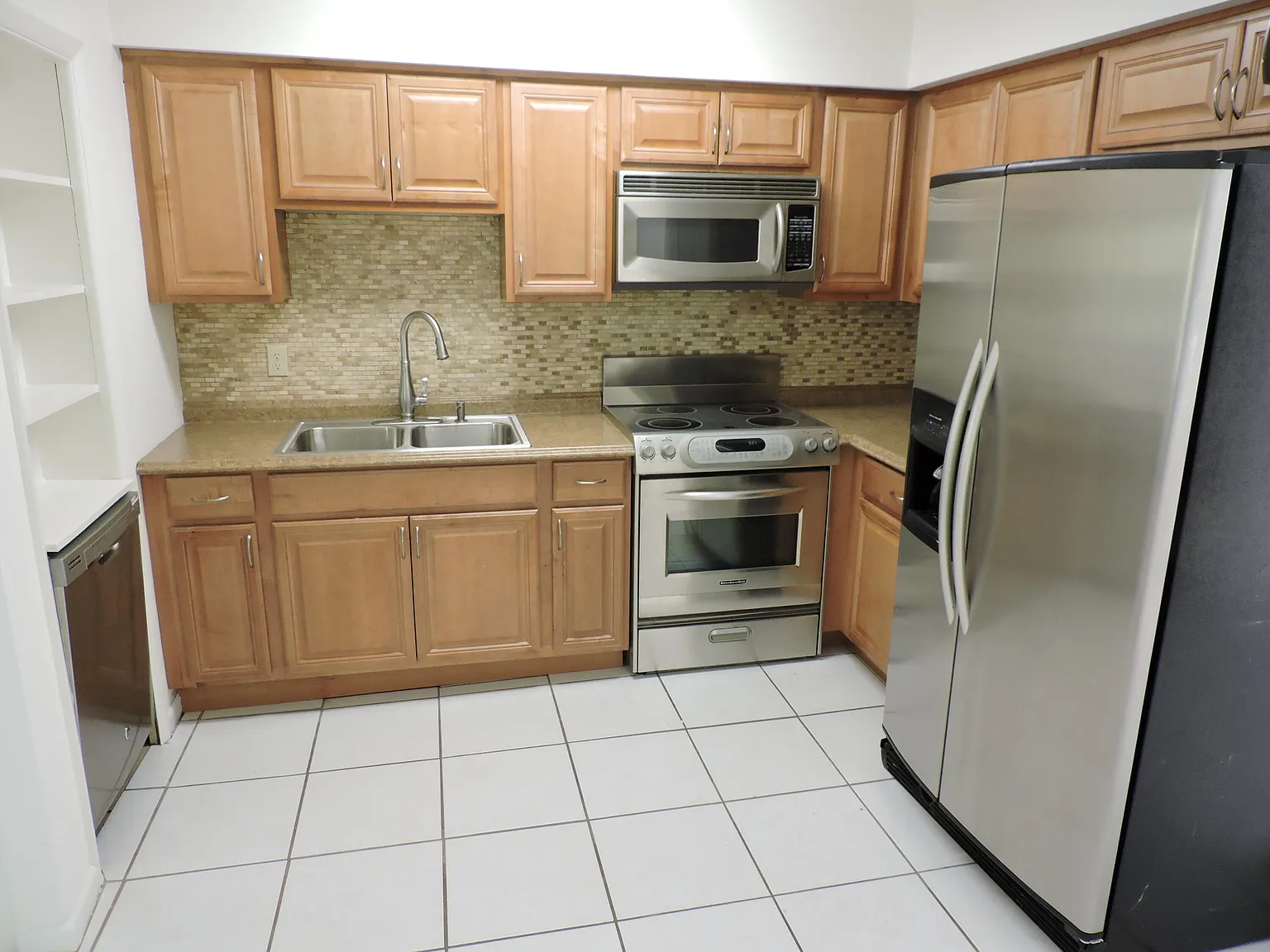 2 bed, 2.0 bath, 944 sqft, $1,800 — Photo 4