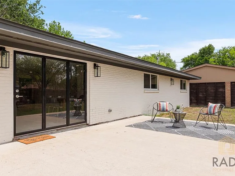 1713 Hibiscus Ave — Photo 9