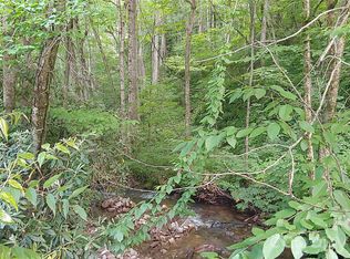 24 Village Ln, Waynesville, NC 28786