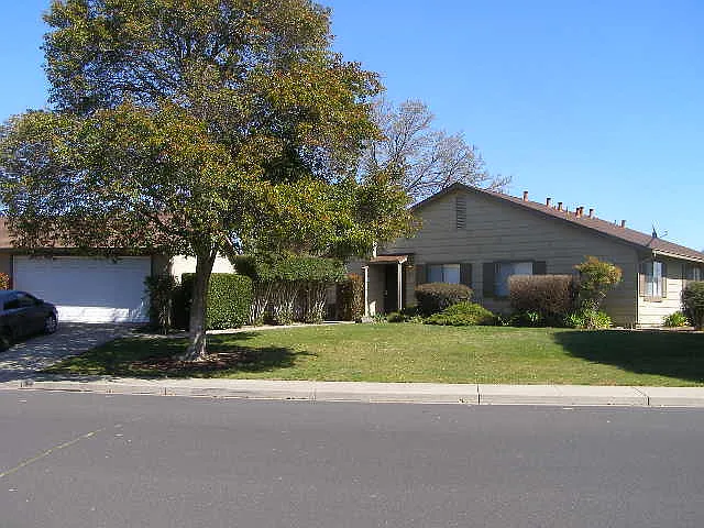 1855 Rhododendron Dr photo 1