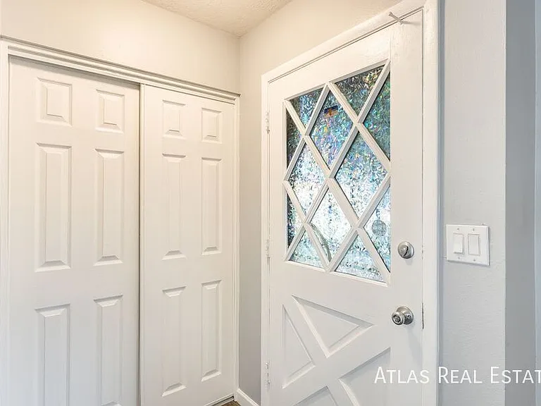 1649 W Hazelwood St — Photo 31