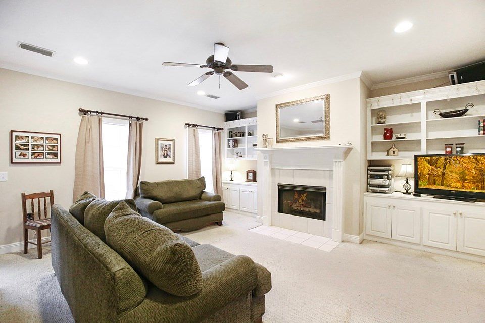 1st image of 467 Fairfield Dr