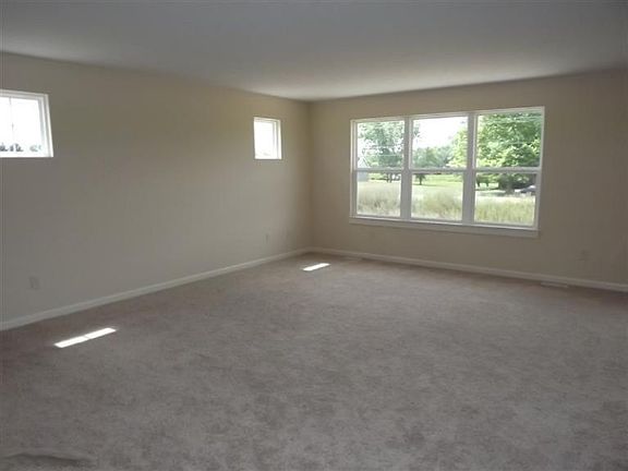 3rd image of 605 Scottview Ct