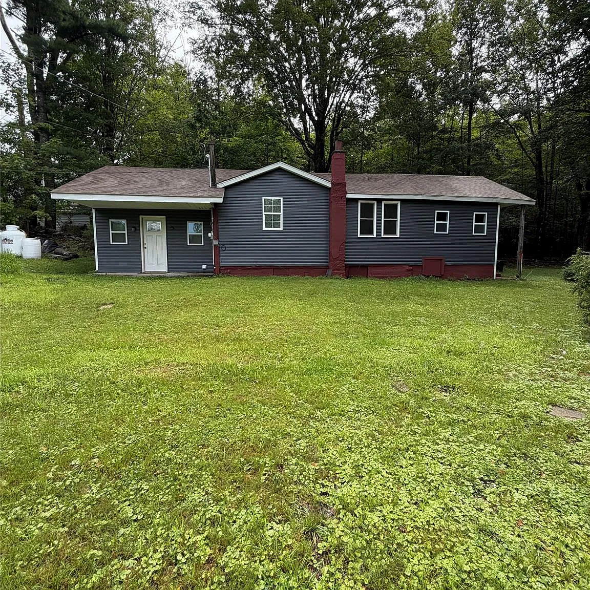 3 bed, 1.0 bath, 1025 sqft, $2,000 — Photo 1