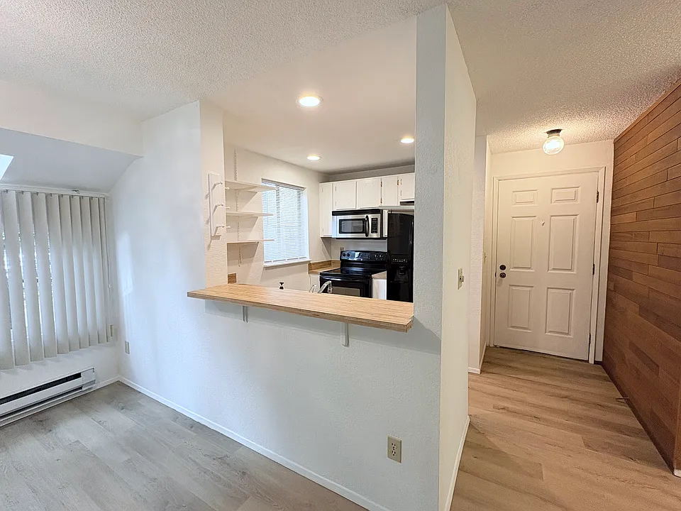 148 S 329th Pl