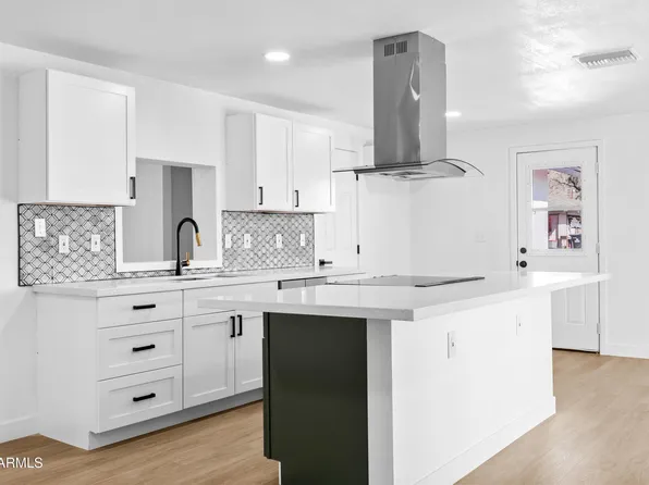 901 W MERCER Lane, Phoenix, AZ 85029