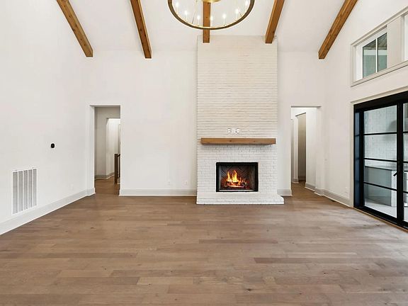 The Elmsley E Family Room