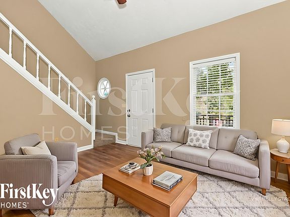 5th image of 460 Don Cir SW