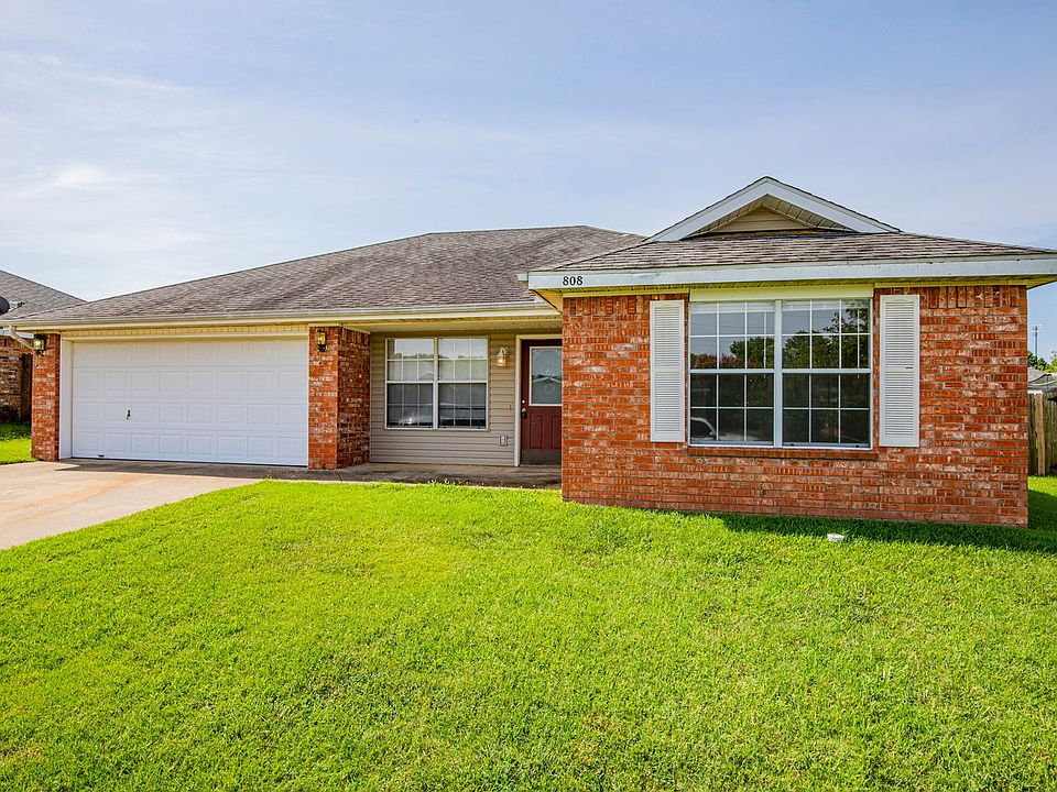 1st image of 808 SE Jon Dr