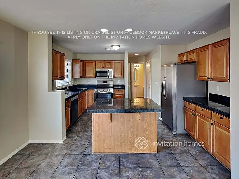 11401 W Windsor Ave — Photo 8