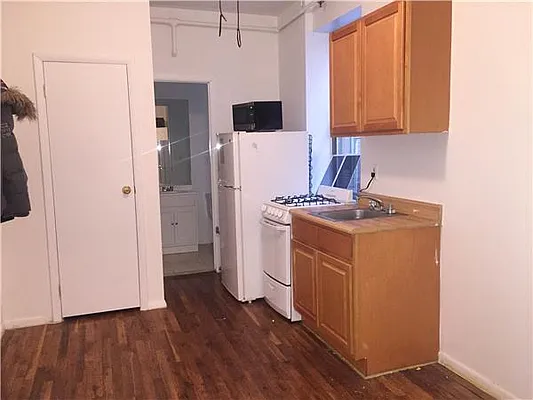 Rented by Kian Realty | media 38