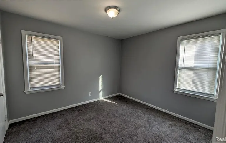 21338 Pembroke Ave — Photo 6